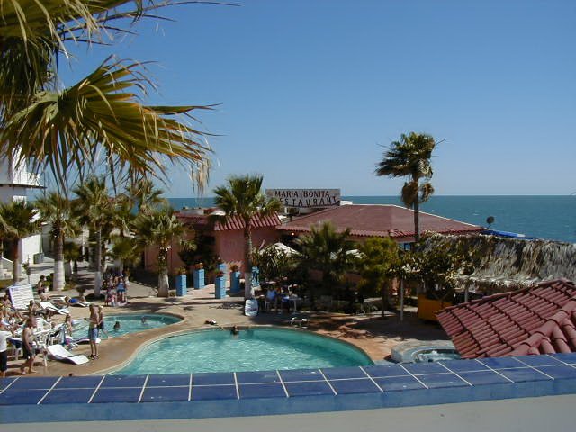 redo1999062_pool_view.jpg