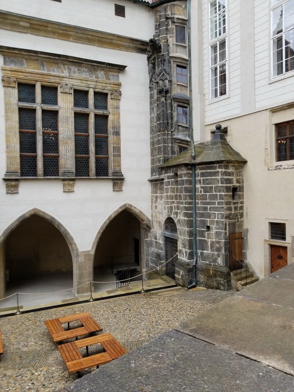 pragues8867.jpg