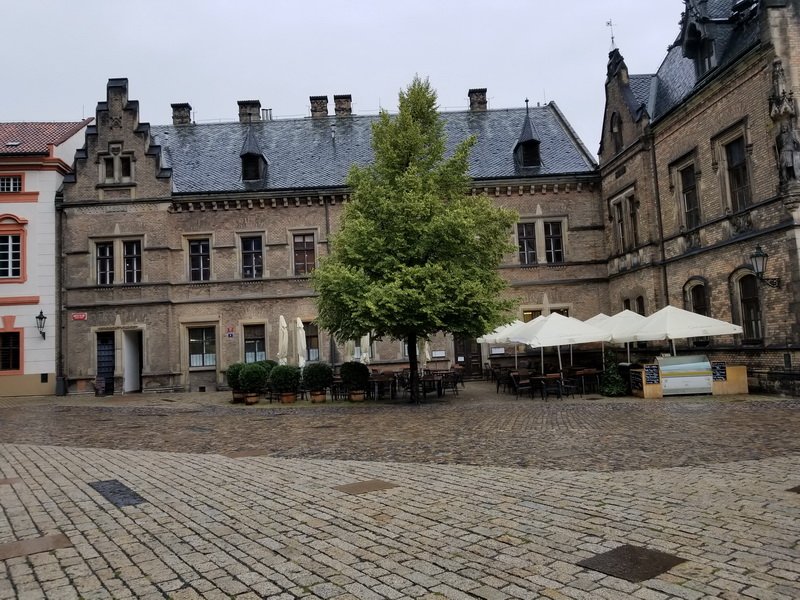 pragues8871.jpg