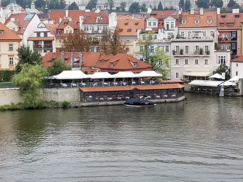pragues8944.jpg